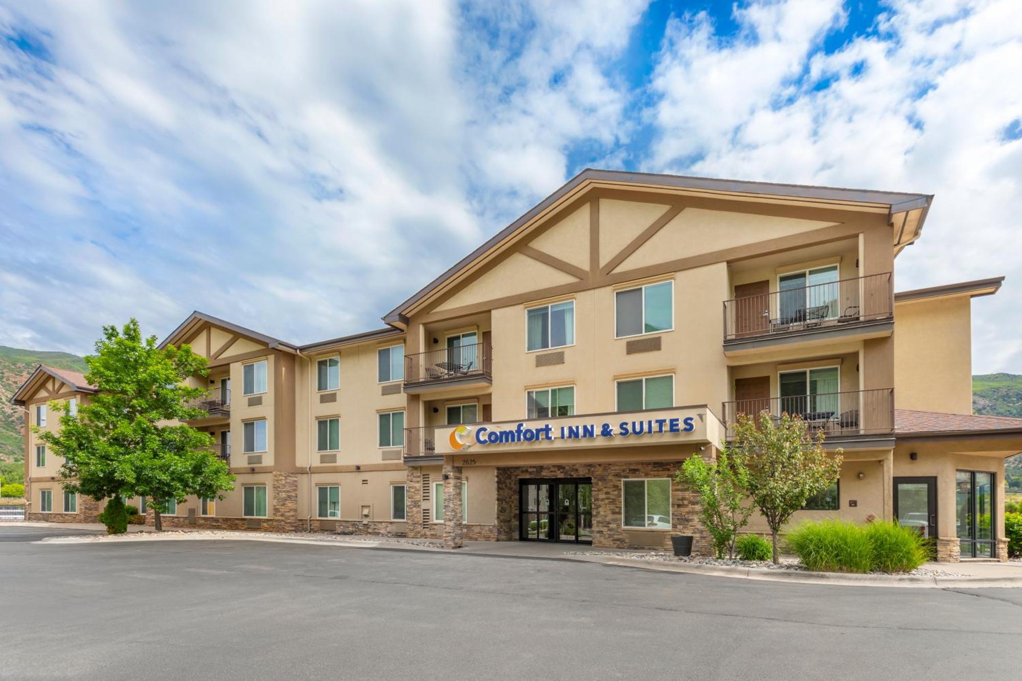 Comfort Inn & Suites Glenwood Springs On The River Exterior photo